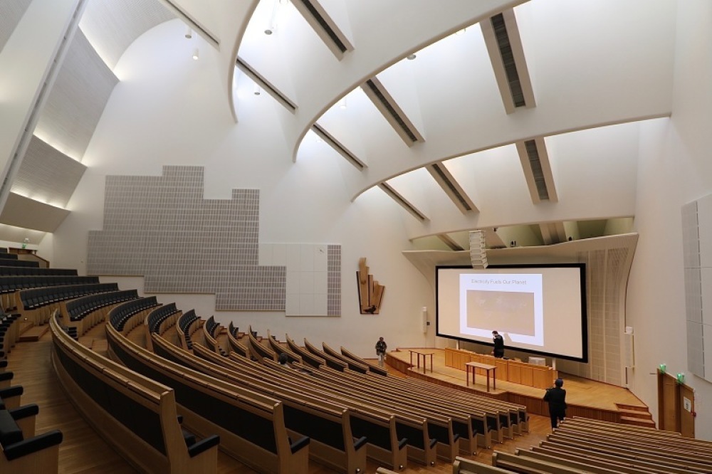 ■北欧近代建築を巡る旅 アールト&アスプルンド 6日目 国民年金会館・アアルト大学・オタニエミの礼拝堂_f0165030_15535228.jpg
