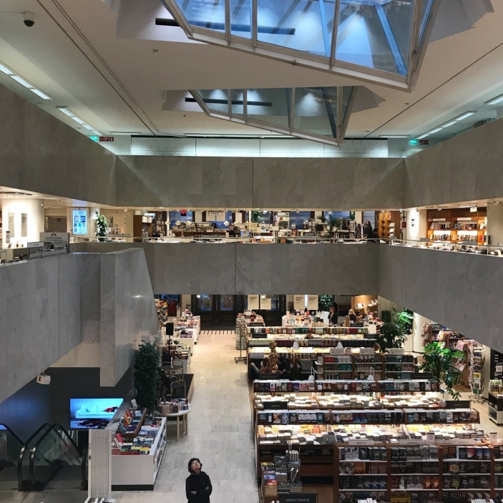 ■北欧近代建築を巡る旅 アールト&アスプルンド 6日目 国民年金会館・アアルト大学・オタニエミの礼拝堂_f0165030_16022276.jpg