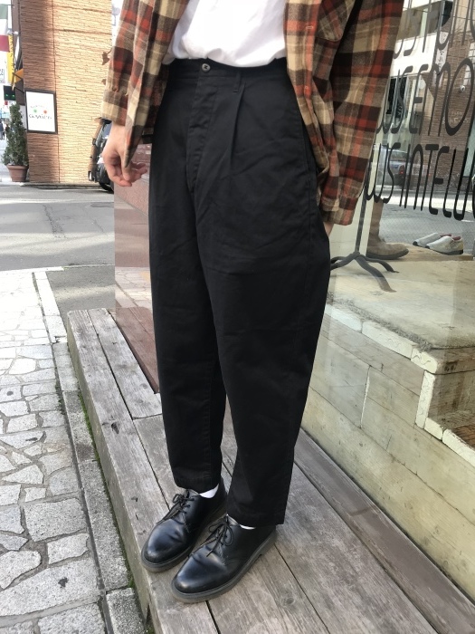 チノハイウエストニームパンツ_a0315636_17145138.jpeg