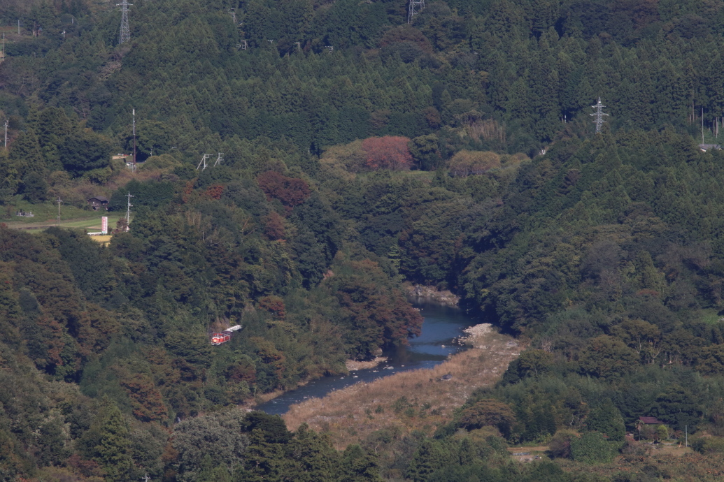 木々の隙間に渡良瀬川を望む - わたらせ渓谷鉄道・2018年秋 -_b0190710_21391514.jpg