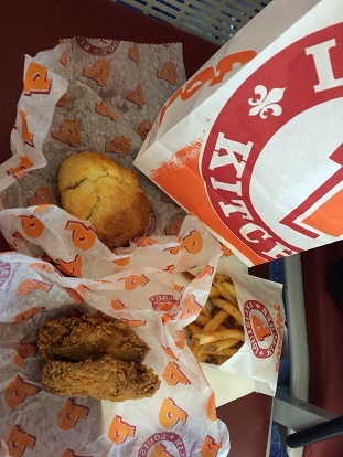 日本では米軍基地のみ！香港にいるうちに食べておきたいフライドチキン☆Popeyes Louisiana Kitchen in Hong Kong Airport_f0371533_11081053.jpg