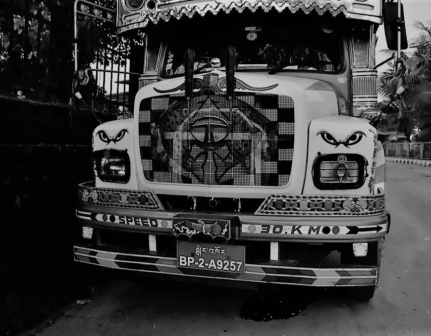 インド～ブータンの今⑨・トラック野郎のお通りだ_e0353952_22030940.jpg