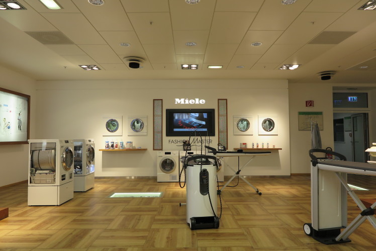 Mieleドイツ本社/工場見学&IFA2018視察研修へ②_c0156359_09343894.jpg
