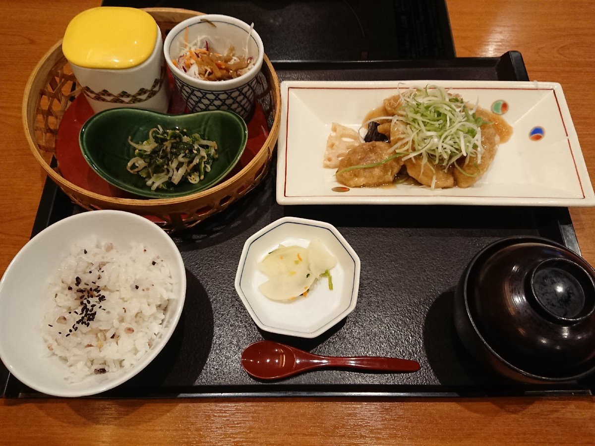 10 11 かごの屋日野多摩平店 日替わりランチ 1 026 無駄遣いな日々