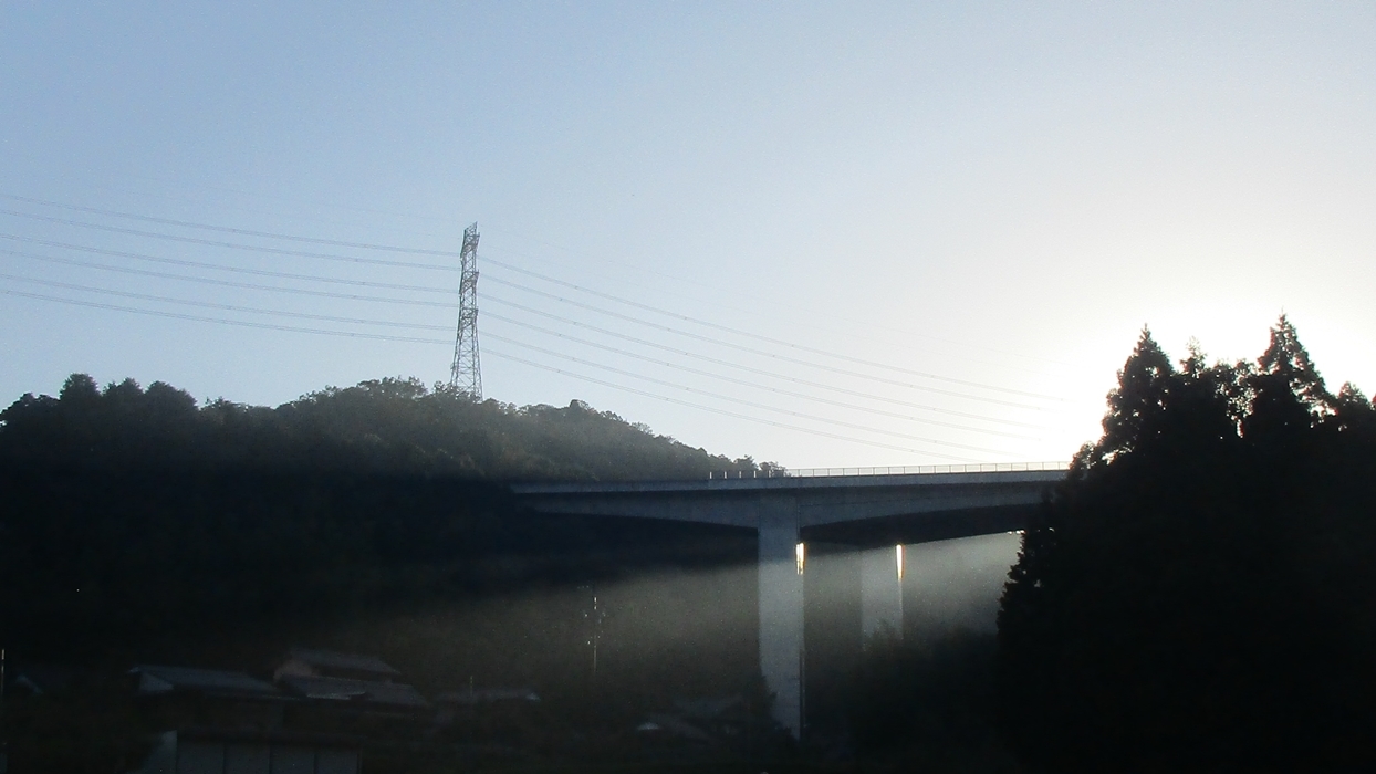 岩屋堂散歩道の早朝の空_d0181824_16054389.jpg