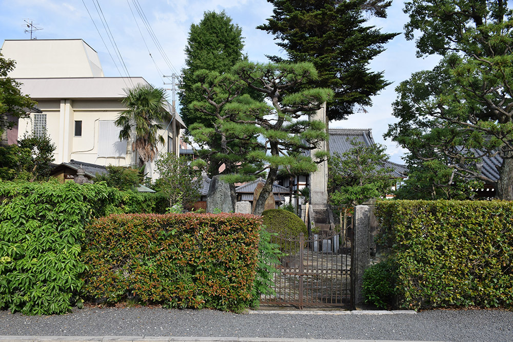 幕末京都逍遥 その154 「戊辰東軍戦死之碑(法傳寺)」_e0158128_22332629.jpg