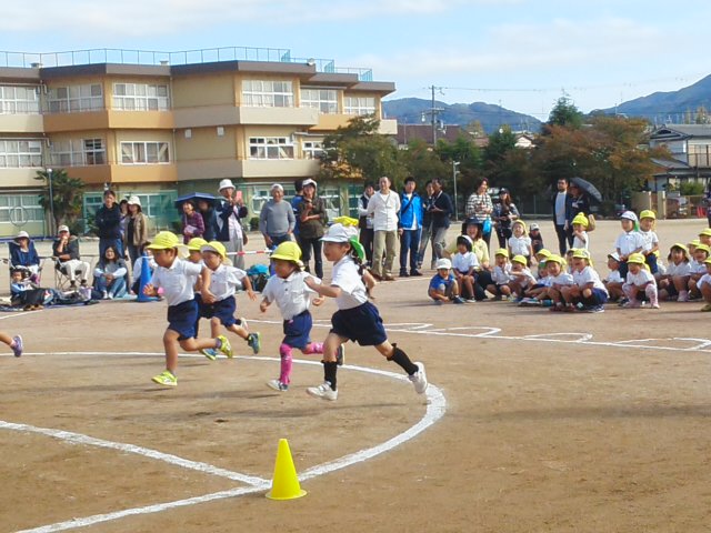 秋晴れ (*^−^)ノ ぴっかぴかの牧の台みどりこども園 運動会_f0061067_19381133.jpg