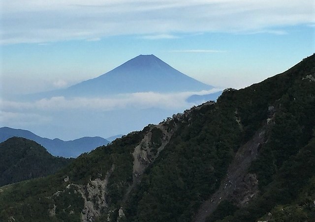 南アルプス　白峰三山縦走　Day2　北岳から間ノ岳　　　　　Mount Aino in Minami Alps National Park_f0308721_13401754.jpg