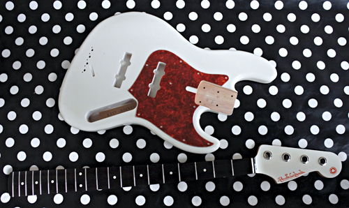 左用を含むGuitar × 5種とBass × 1種の塗装が完了です。_e0053731_18181192.jpg