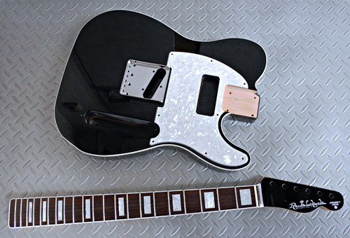 左用を含むGuitar × 5種とBass × 1種の塗装が完了です。_e0053731_18181765.jpg