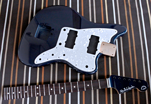 左用を含むGuitar × 5種とBass × 1種の塗装が完了です。_e0053731_18183186.jpg