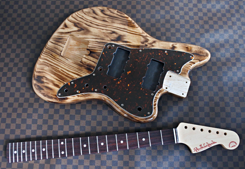 左用を含むGuitar × 5種とBass × 1種の塗装が完了です。_e0053731_18183564.jpg