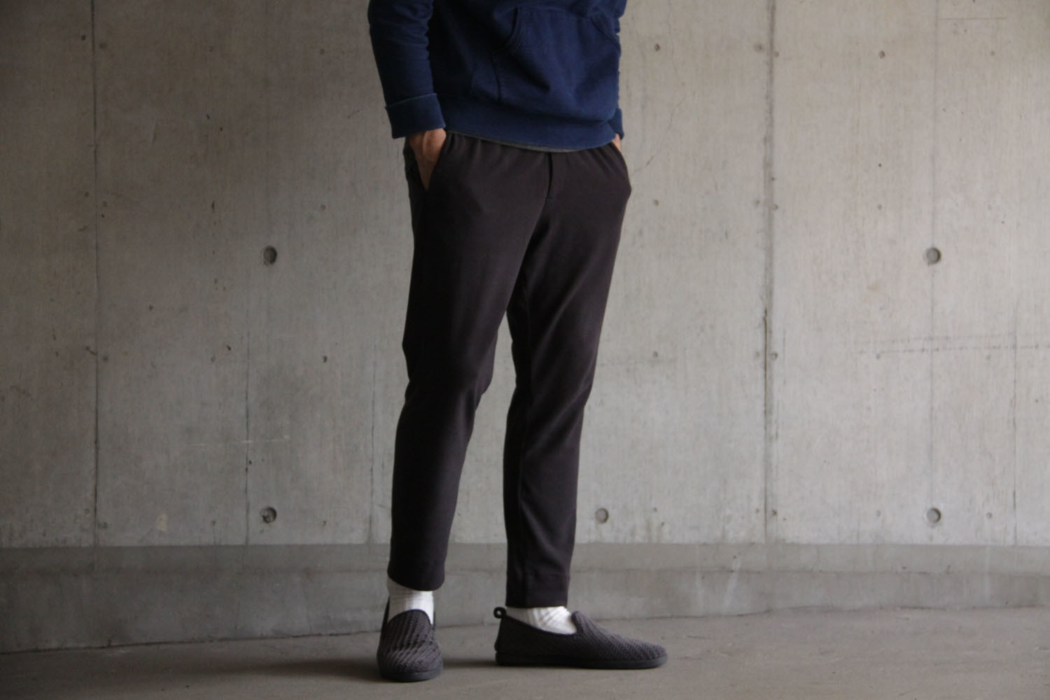 STRECH SUEDE TAPERED PANTS_e0228408_14295711.jpg