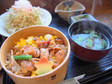 鶏めし御膳:鶏めし 花善(秋田県大館市)_b0147224_20341677.jpg