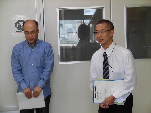 新設の専用倉庫に防災備品の移動が完了! 避難所開設・運営訓練を前に吉原高校の現場確認会_f0141310_07354050.jpg