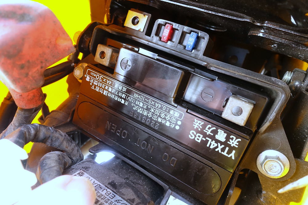 バッテリー交換 クロスカブ 幸せの黄色いクロスカブ バッテリー交換 クロスカブ 幸せの黄色いクロスカブ