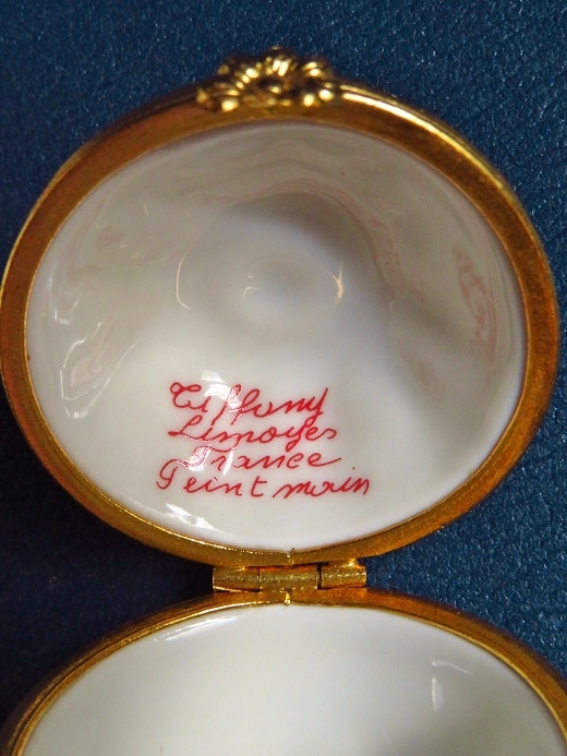 ティファニー社によるリモージュ産イチゴ型ケース : 友くんのパリ