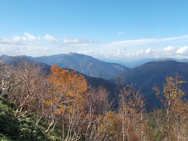 2018.10.15～16　次郎笈1930ｍ～剣山1955ｍ～一ノ森1879ｍ～槍戸山1820ｍ_c0219866_08345654.jpg