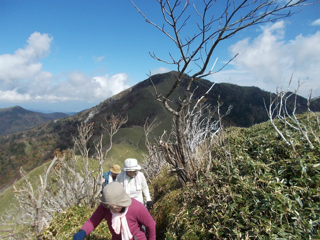 2018.10.15～16　次郎笈1930ｍ～剣山1955ｍ～一ノ森1879ｍ～槍戸山1820ｍ_c0219866_08375801.jpg