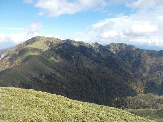 2018.10.15～16　次郎笈1930ｍ～剣山1955ｍ～一ノ森1879ｍ～槍戸山1820ｍ_c0219866_08383579.jpg