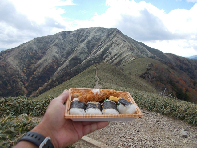 2018.10.15～16　次郎笈1930ｍ～剣山1955ｍ～一ノ森1879ｍ～槍戸山1820ｍ_c0219866_08422301.jpg