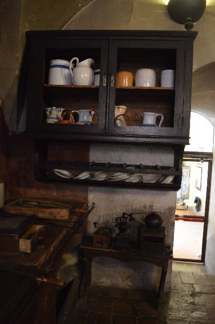 遥か昔のイタリアのお城の台所 アルルの図書館 旅する古道具屋 遥か昔のイタリアのお城の台所 アルルの図書館 旅する古道具屋