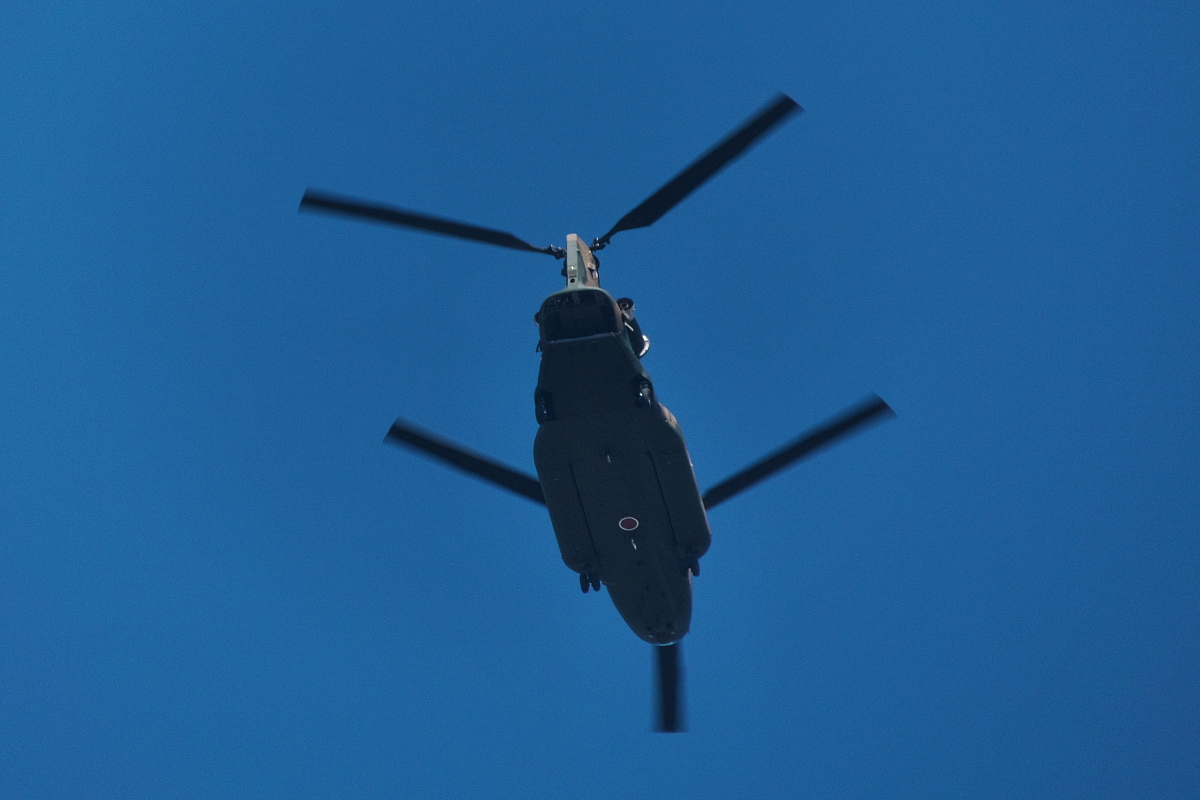 2018観閲式狂騒曲（その1）～訓練飛行に向かうヘリ大編隊が自宅上空を通過～_d0137627_22274180.jpg