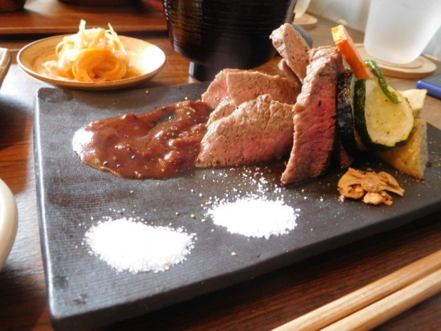 肉洋食オオタケ  おすすめ赤身ステーキセット_d0106134_07353107.jpg