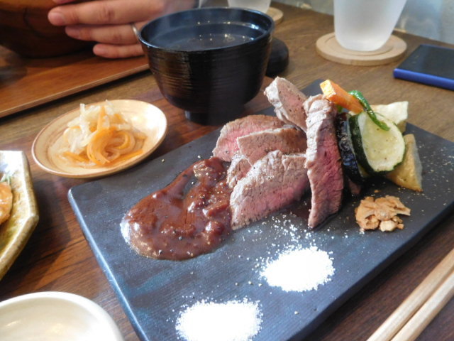 肉洋食オオタケ  おすすめ赤身ステーキセット_d0106134_07354823.jpg