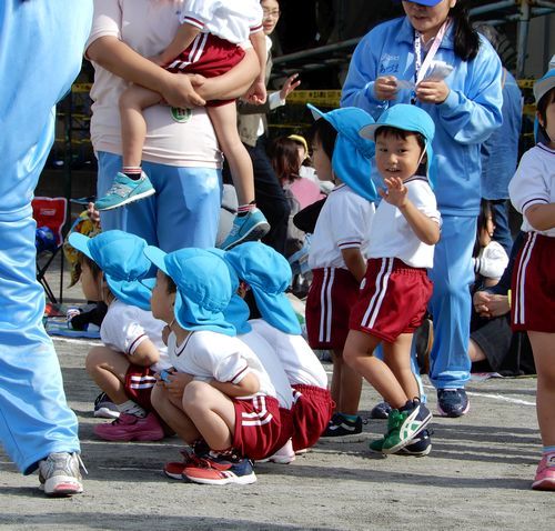 秋の運動会...３番目・５番目の孫で締めくくりました！_e0108126_16543614.jpg