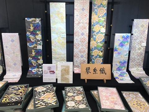 織屋さんの展示会へ・新作の素敵なクリスマスの名古屋帯。 : きもの 鶴