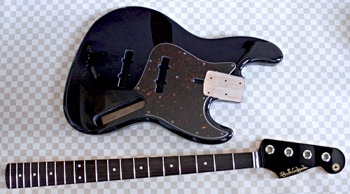 左用を含むGuitar × 3種とBass × 3種の塗装が完了です。_e0053731_15462088.jpg