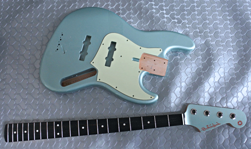左用を含むGuitar × 3種とBass × 3種の塗装が完了です。_e0053731_15462406.jpg