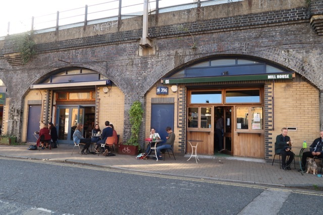 ロンドンのトレンディなパン屋さん_f0380234_19094247.jpg