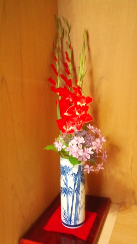 生け花 紫陽花とグラジオラス 365日 花と短歌 生け花 紫陽花とグラジオラス 365日 花と短歌