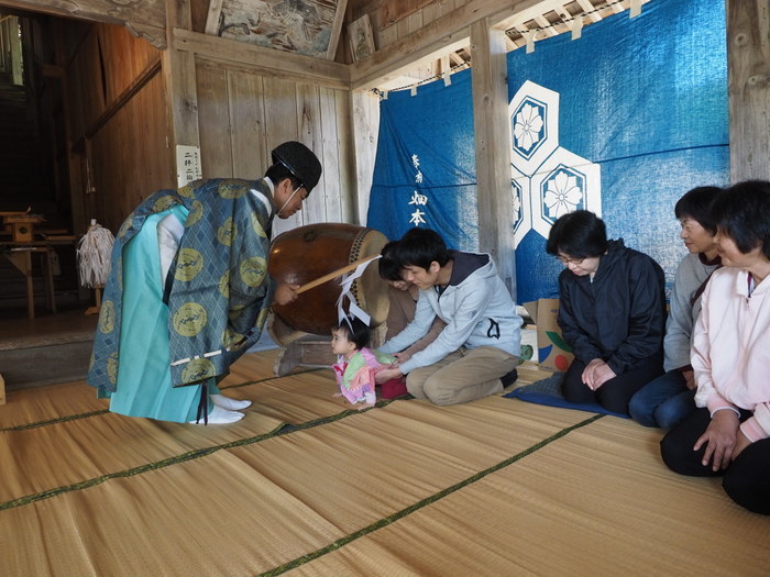 客人神社の秋祭りと初宮詣り_c0116915_00342437.jpg