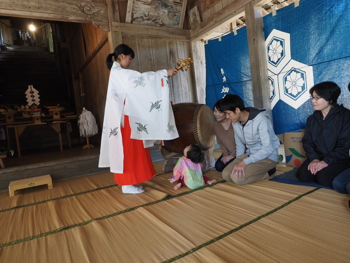 客人神社の秋祭りと初宮詣り_c0116915_00344742.jpg