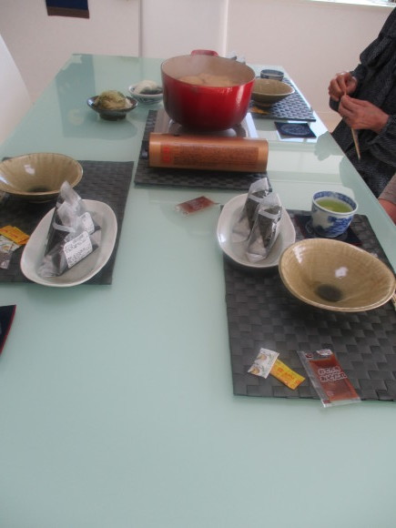 終わったお庭の冬囲いとアナベルでのリース作り_a0279743_10362553.jpg