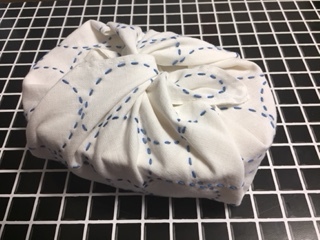 大判サイズのまん丸刺し子ふきん ～藍染めの浅葱色～_f0354014_16584723.jpg