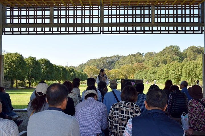 花フェスタ記念公園にて「講演＆ローズガーデンツアーガイド」をさせて頂きました。_d0099791_00225385.jpg