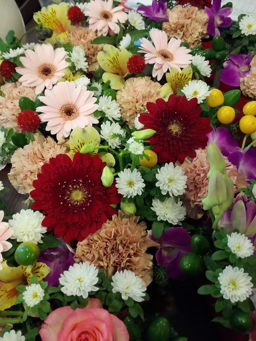 たぶん決戦の金曜日 フラワーショップデリカの花日記