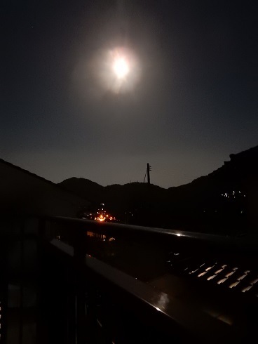 今夜は満月_e0175370_21482435.jpg