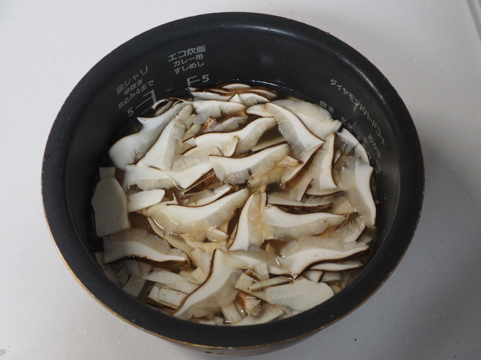 今日の松茸と松茸ご飯_c0116915_22135350.jpg
