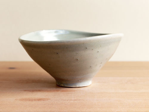 福永芳治さんの半磁器のうつわと粉引の豆板皿。_a0026127_14391389.jpg
