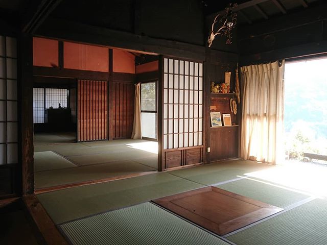 畳と囲炉裏の修復 お山の宿 みちつじ 畳と囲炉裏の修復 お山の宿 みちつじ