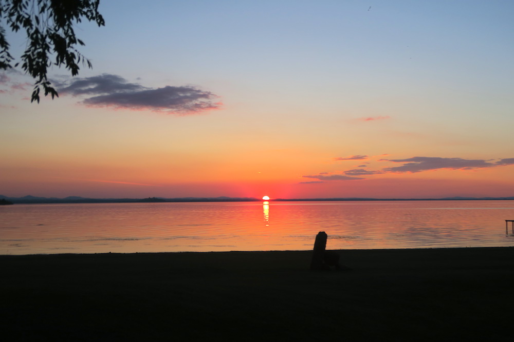 来春までさらばの夕食 さやかなる月、トラジメーノ湖_f0234936_5425823.jpg