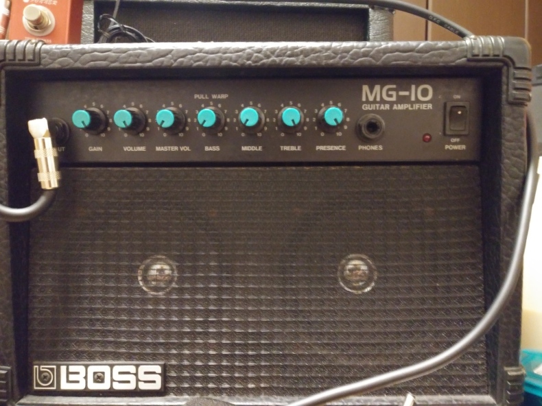 BOSS　MG10　ミニアンプ_b0400964_22462733.jpg