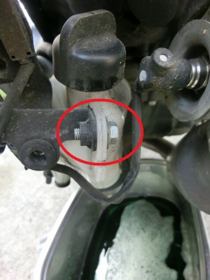 NC700Sのエンジン冷却水（クーラント）を交換_e0045768_22322791.jpg