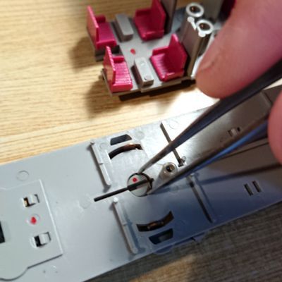 16番MODEMO373系の脱輪対策-サハ分解1_b0403442_00044795.jpg