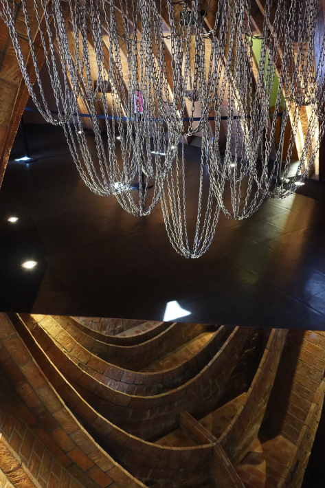 カサ・ミラ Casa Mila, La Pedrera アントニ・ガウディ Antoni Gaudi 2018年9月 バルセロナの旅(3)_f0117059_21303513.jpg